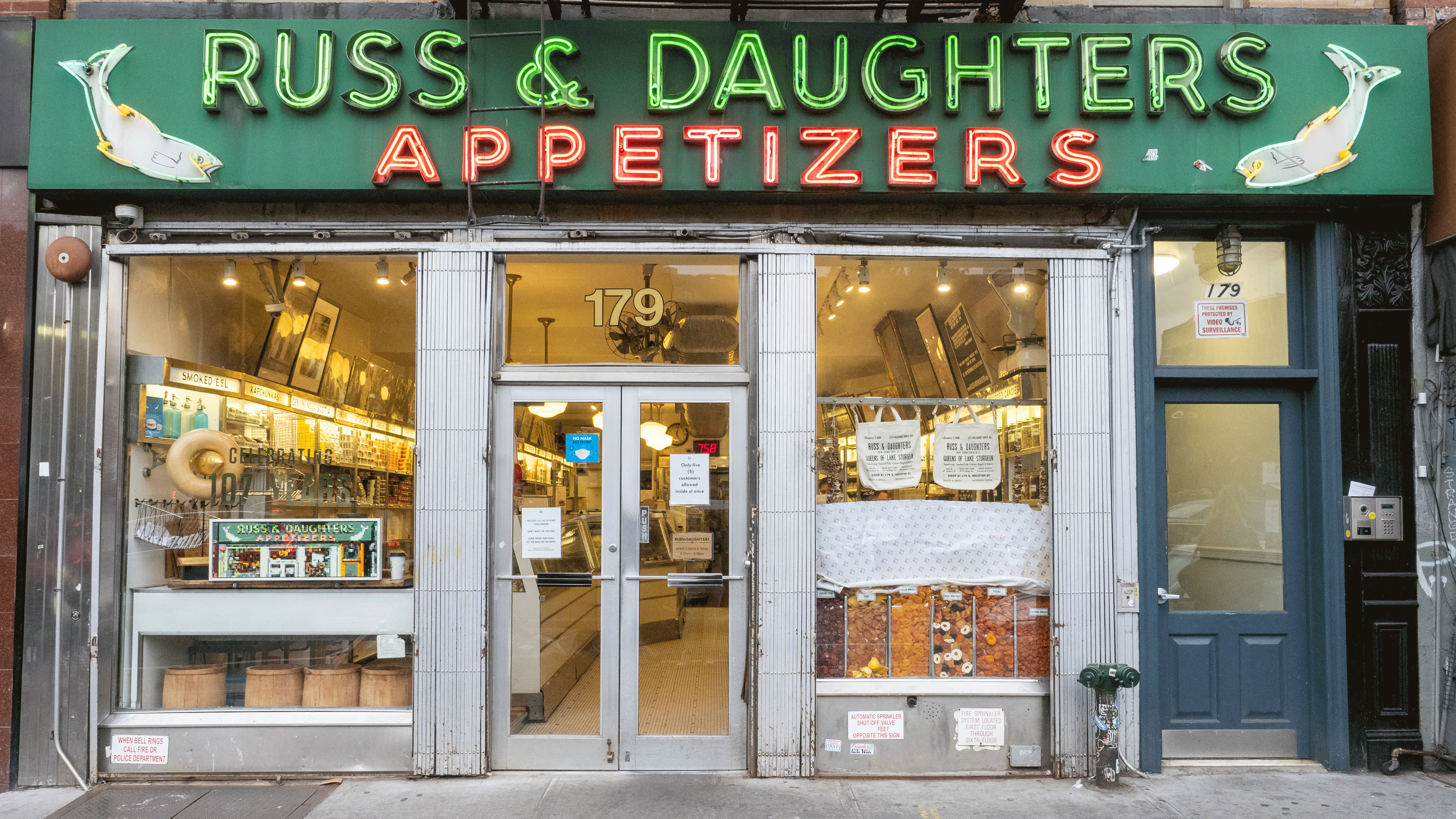Russ and Daughters Cafe